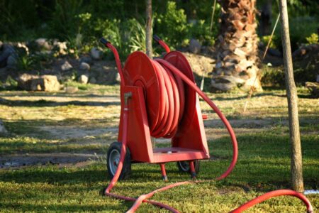 Enrouleur tuyau arrosage : caractéristiques techniques et prix enrouleur tuyau arrosage